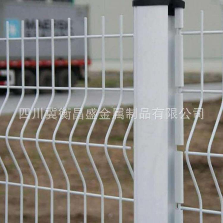 厂家直销桃型柱护栏三道弯铁丝围栏网学校工厂小区铁路围栏防护网