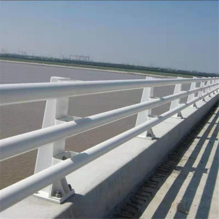 不锈钢桥梁防撞护栏   河道景观灯光高架桥隔离栏杆   碳素钢复合管立柱