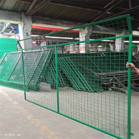 高速公路护栏网   浸塑铁丝网围栏   钢丝焊接网隔离栅  支持定制