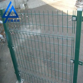 甘孜阿坝绿色铁丝隔离双边护栏网生产厂家