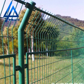 厂家直销低碳钢丝隔离框架公路铁路高速公路隔离框架护栏网