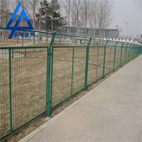 四川铁路护栏网厂家供应 铁路护栏网各种规格订制 浸塑围网批发