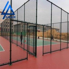 球场围网护栏 浸塑低碳钢丝围栏学校体育场铁丝勾花围网厂家直销