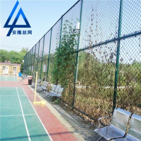 体育场勾花围栏 网篮球足球场浸塑防护围网绿色包塑铁丝网可定制