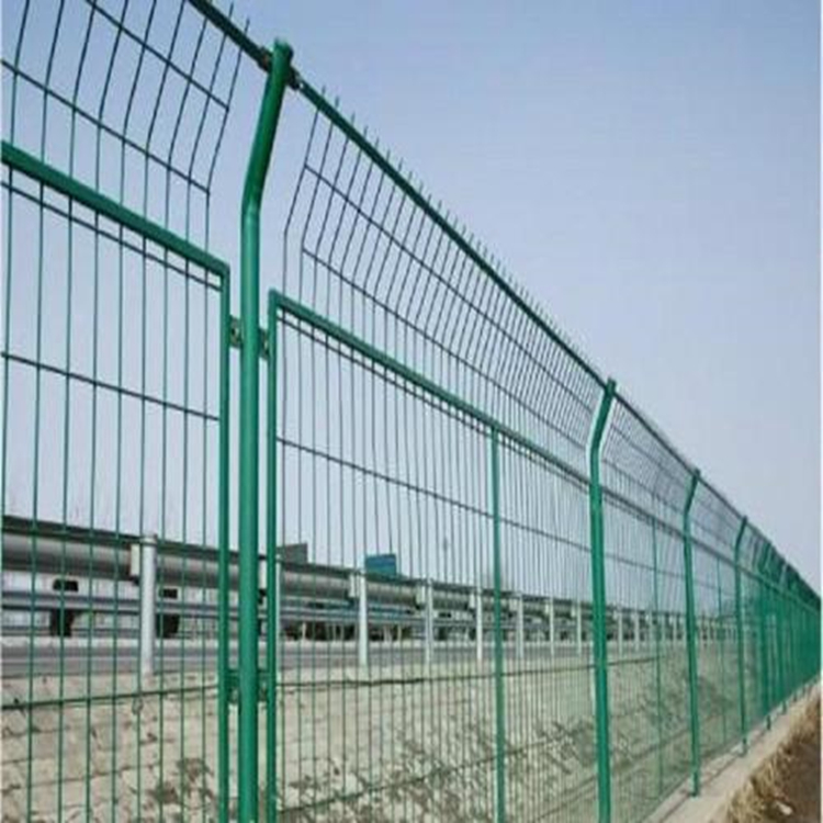 绿色护栏网 高速公路护栏 路边防护道路隔离栅