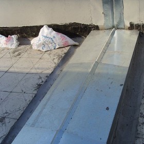 四川建筑铝合金屋面变形缝盖板材料