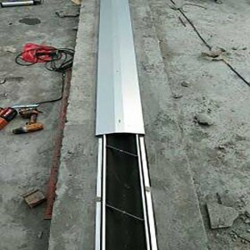 重庆钢结构伸缩缝工厂 屋面伸缩缝铝合金盖板