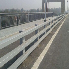 高速公路市政复合管隔离栏 桥梁防撞护栏定制