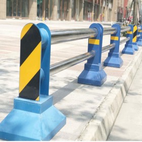 金恒达防撞护栏厂家接受批发定制市政道路防撞护栏
