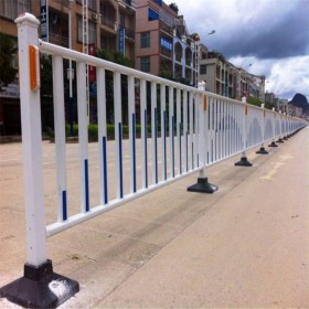 成都市政隔离护栏生产厂家定制市政不锈钢复合管隔离护栏