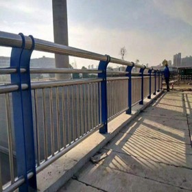 四川不锈钢复合管河道景观护栏厂家出售人行防撞隔离护栏