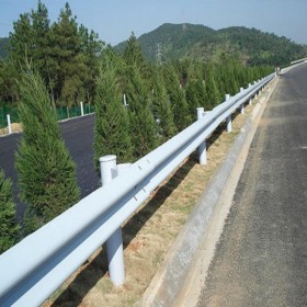 【金恒达】高速公路波形护栏厂家专业定制安装成都高速公路波形护栏板