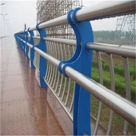 成都镀锌不锈钢复合管护栏价格 高速公路波形护栏安装厂家