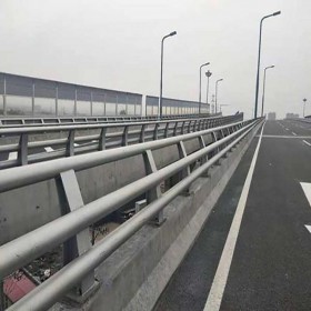 云南桥梁防撞护栏生产厂家  批发公路桥梁防撞护栏