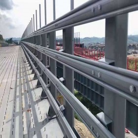 云南高速公路防撞护栏厂家批发公路防撞护栏 桥梁发光护栏