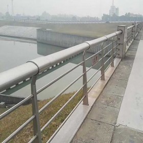 重庆不锈钢栏杆 隔离护栏 锌钢护栏定制