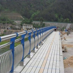 四川桥梁防撞护栏 优质不锈钢桥梁护栏