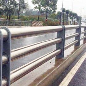 金恒达不锈钢复合管护栏 道路市政锌钢隔离护栏