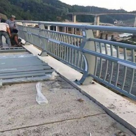 重庆桥梁不锈钢护栏工厂 专业定做不锈钢桥梁灯光护栏
