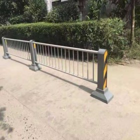 重庆道路护栏工厂 市政公路防撞护栏 机非隔离护栏