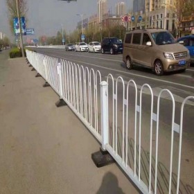 成都市政护栏工厂 生产市政道路隔离护栏材料
