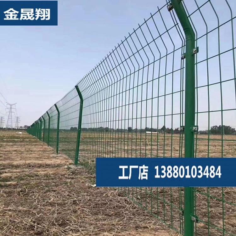 四川厂家直销边框护栏网 铁丝网围栏 高速公路防护网浸塑绿隔离网