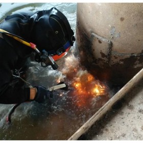 四川水下切割公司 水下工程队打捞队 混凝土排污管水下切割