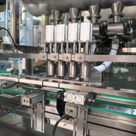 小型自动灌装机  果汁酱料灌装设备  生产厂家可定制