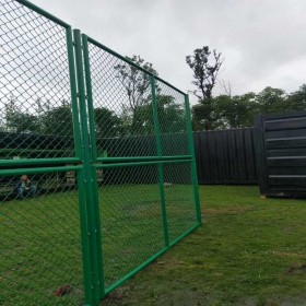 四川篮球场护栏隔离网价格 专业护栏厂家定制道路安全防护网
