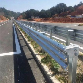 二波护栏 生产加工高速公路波形护栏板 公路防撞护栏板 热镀锌二波护栏
