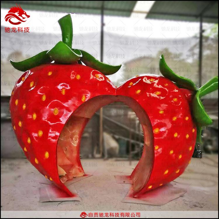 景区大型草莓造型屋水果售卖亭熊猫玻璃钢模型摆件户外景区园林雕塑小品