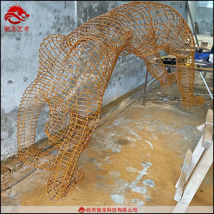 抽象艺术人物丝雕镂空编织网格铁丝雕塑定制室外防水不锈钢丝美陈