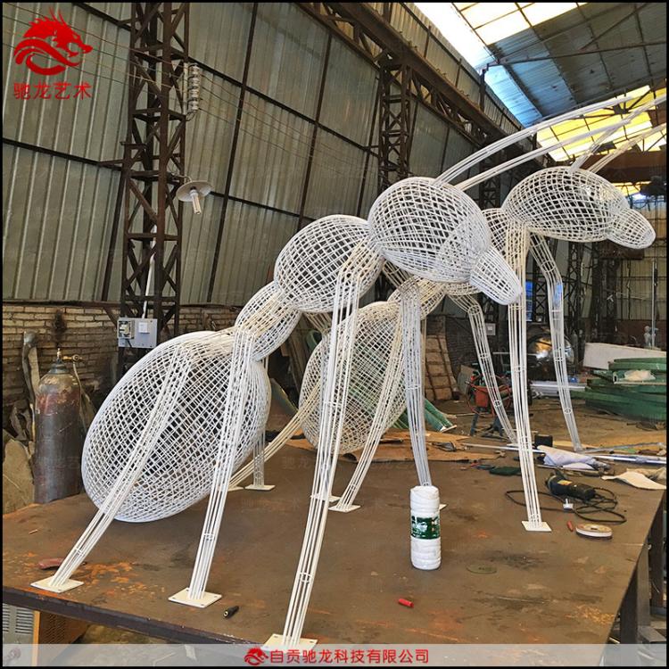 铁艺镂空雕塑制作蚂蚁镂空铁架编织造型雕塑不锈钢镂空编织丝雕装置