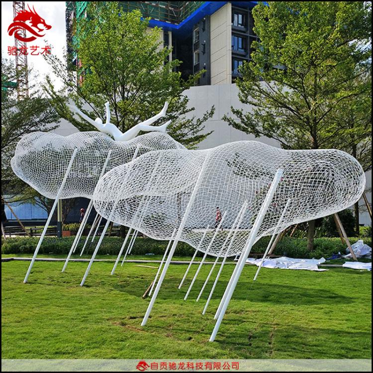 不锈钢抽象云朵镂空编织雕塑铁架装置艺术丝雕美陈摆件广场草坪装饰