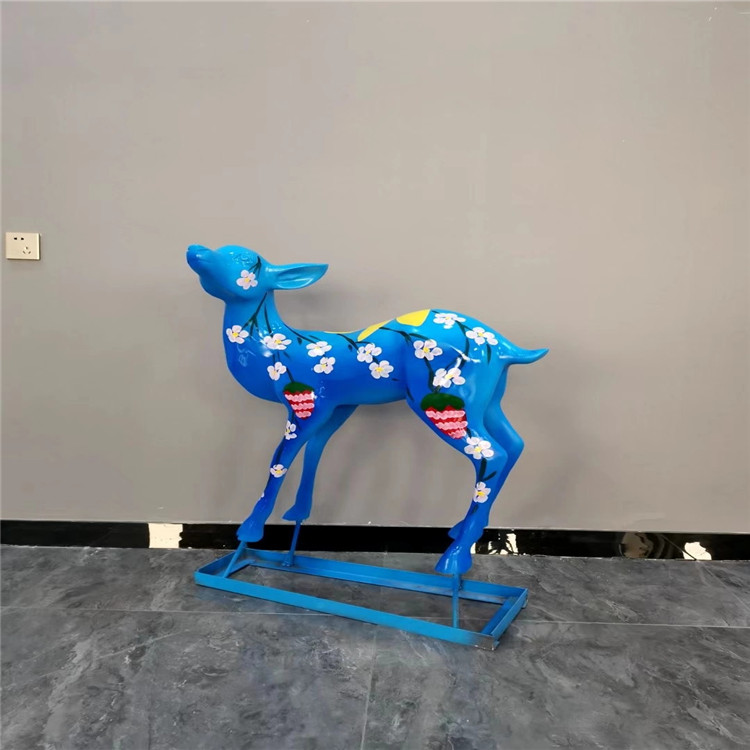 玻璃钢彩绘雕塑 童话小鹿带花纹定制彩钢雕塑 定杭雕塑