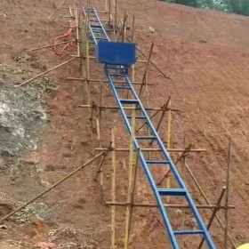 爬山虎上料机 工程护坡用爬山虎上料机 石料泥袋斗式送料机 山体斜坡施工提升机