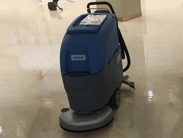 手推式洗地机M70在医院使用