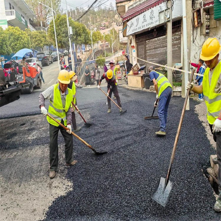 沥青路面摊铺 抗滑性能良好 公路建设 工程施工