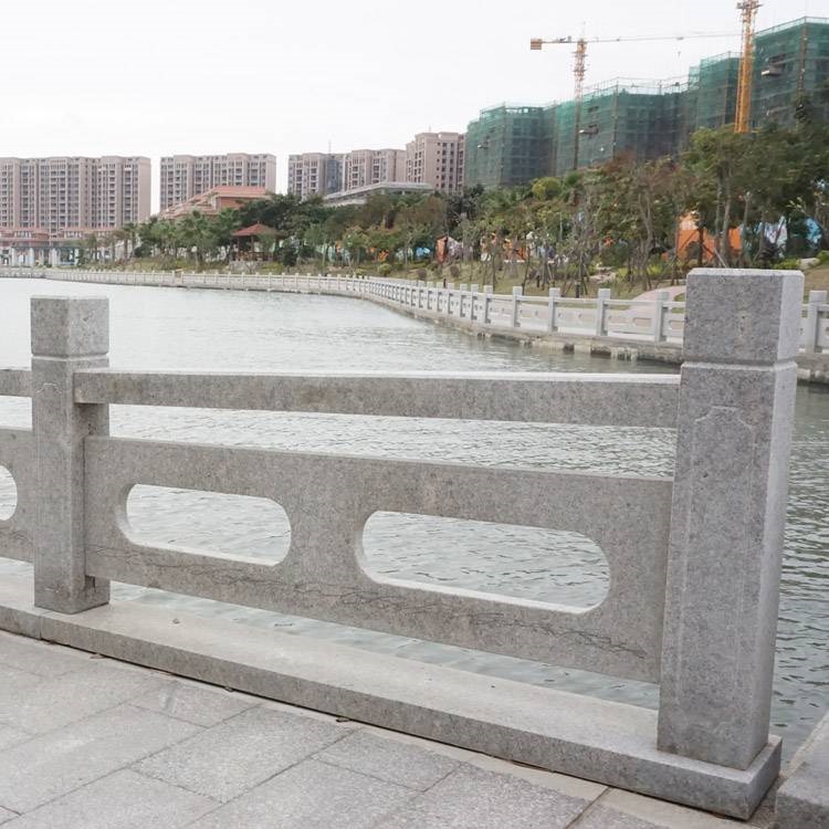 河道仿石栏杆定制出售 四川专业厂家定制仿石栏杆