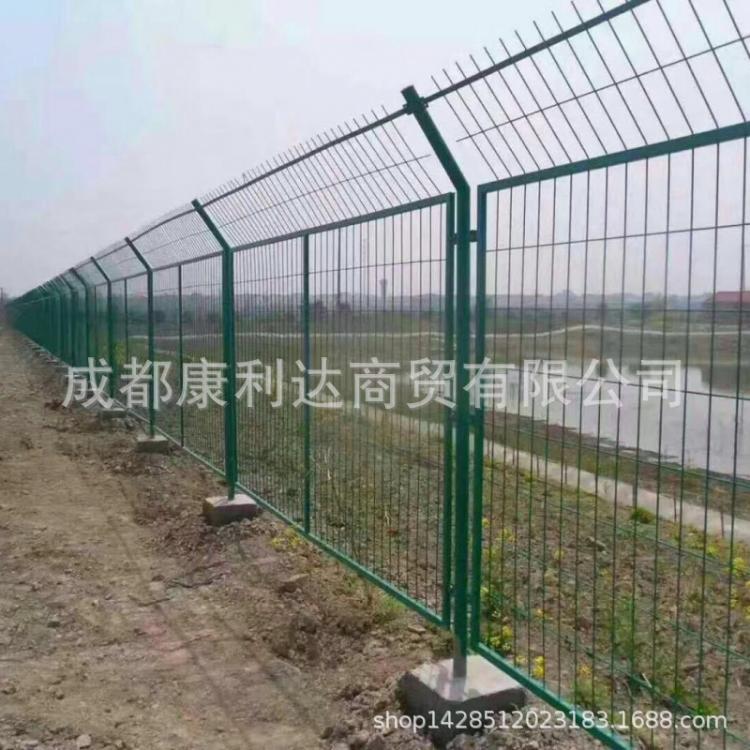 成都高速公路护栏网厂家 高架桥铁丝网围栏边框护栏批发
