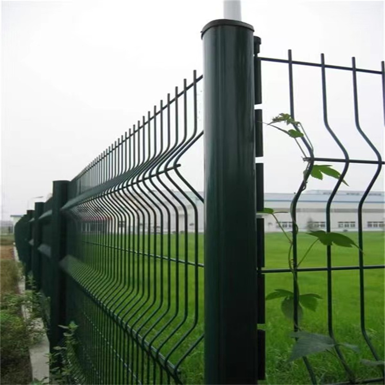 成都桃型柱护栏网 圈山围墙加粗隔离围栏 别墅小区折弯网片