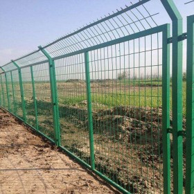 公路护栏网批发 多规格定制护栏网 绿色双边铁丝网价格