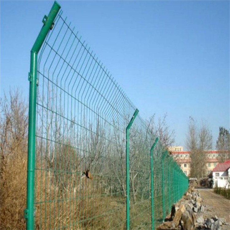 球场护栏网浸塑勾花铁丝网操场围栏 体育场围网防护围栏网