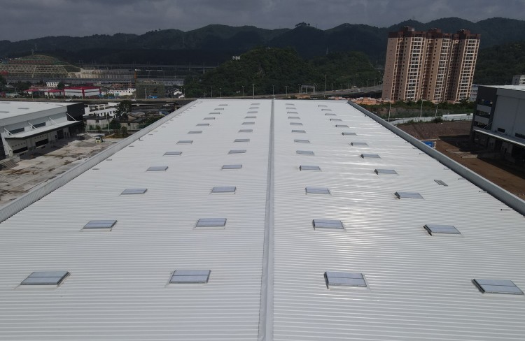  钢结构工业厂房电动采光排烟天窗优缺点分析
