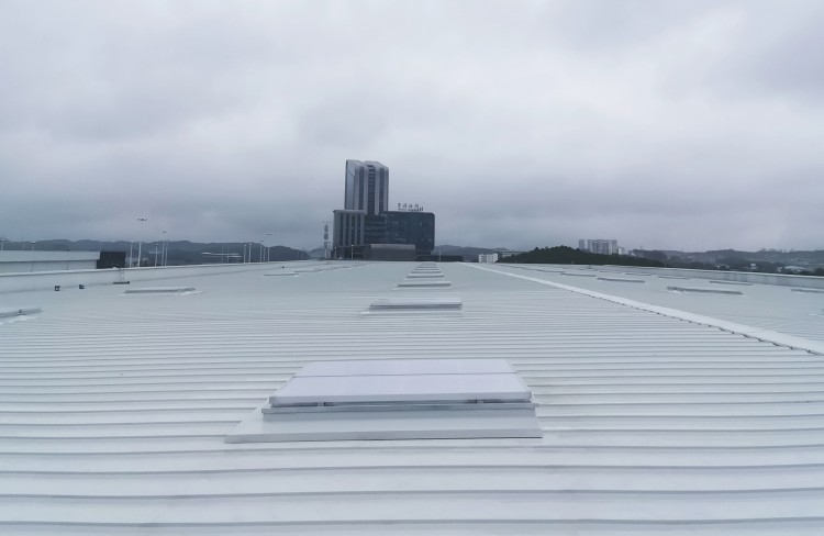  钢结构工业厂房电动采光排烟天窗优缺点分析