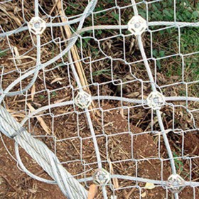 高铁防异物入侵防护网 钢性护栏网 边坡刚性护栏网厂家