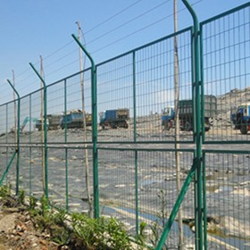 四川厂家供应 高速公路护栏网 双边丝 铁丝网 铁路框架 围栏 防护网