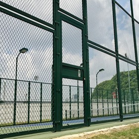 球场围网 球场浸塑护栏网 球场围栏价 护栏围墙 支持定做