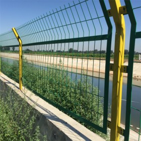 公路护栏网安装施工 高速公路护栏 护栏网生产厂家
