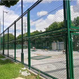 体育场围网 学校操场护栏网 低碳钢丝运动场浸塑勾花护栏
